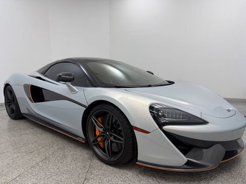 Used 2019 McLaren 570S Spider RWD image 5