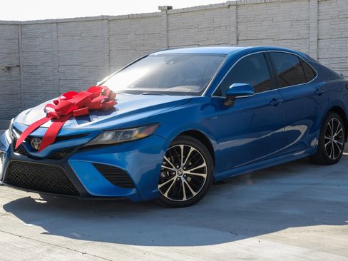 Used 2019 Toyota Camry SE image 5