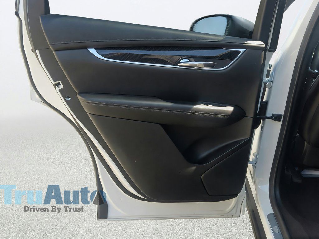 Used 2020 Cadillac XT6 Premium Luxury FWD image 37