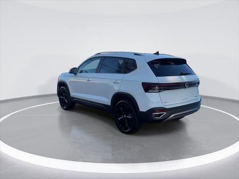 New 2026 Volkswagen Taos SEL image 6