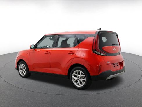 Used 2025 Kia Soul LX w/ LX Technology Package FWD image 7