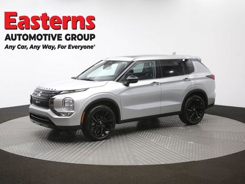 Used 2022 Mitsubishi Outlander SE image 56