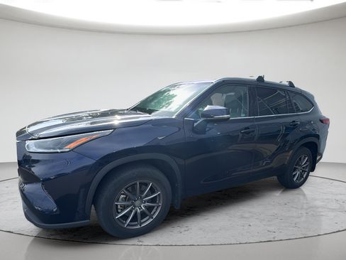 Used 2021 Toyota Highlander XLE AWD/4WD image 10