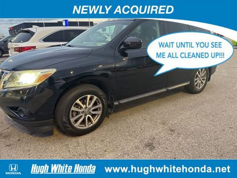 Used 2013 Nissan Pathfinder SV image 1