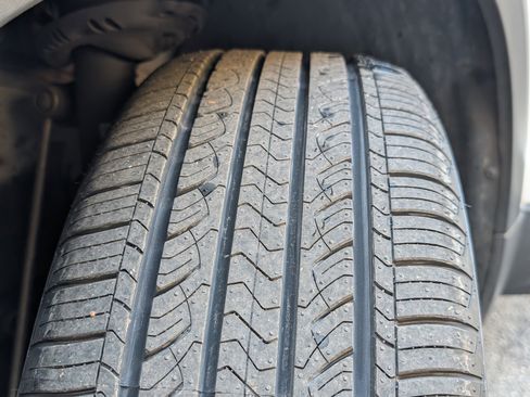 Used 2023 Volkswagen Taos SE w/ Panoramic Sunroof Package image 36