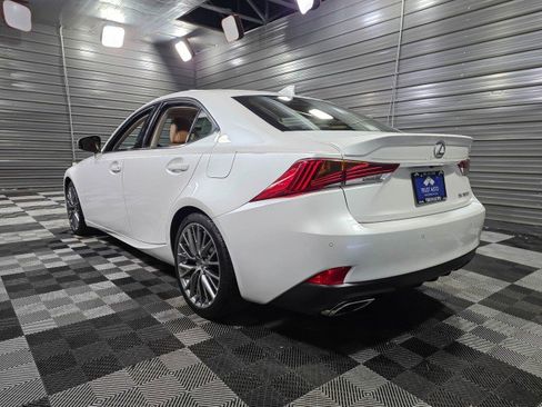 Used 2018 Lexus IS 300 w/ Comfort Package RWD image 7