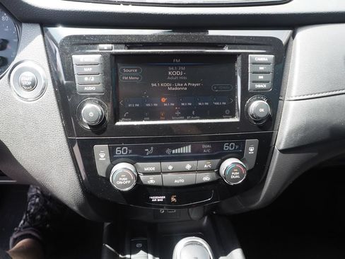Used 2019 Nissan Rogue SV w/ Premium Package FWD image 20