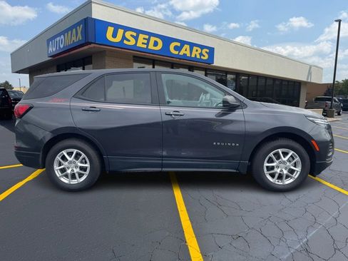 Used 2022 Chevrolet Equinox LS image 2