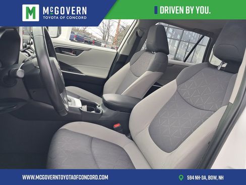 Used 2021 Toyota RAV4 XLE w/ Convenience Package image 15