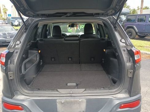 Used 2016 Jeep Cherokee Limited FWD image 11