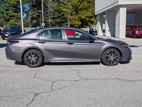 Used 2023 Toyota Camry SE image 2