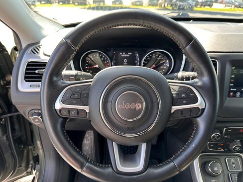 Used 2020 Jeep Compass Latitude w/ Cold Weather Group AWD/4WD image 17