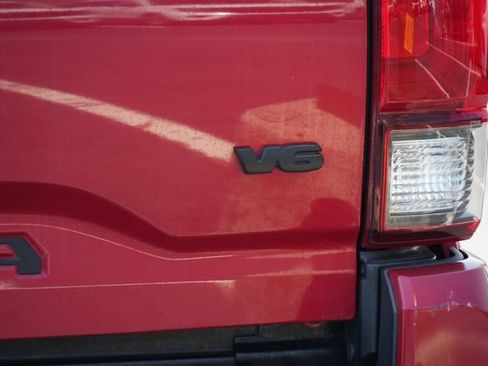 Used 2022 Toyota Tacoma SR5 w/ Technology Package RWD image 12