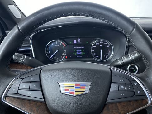 Certified 2022 Cadillac XT5 Premium Luxury image 3