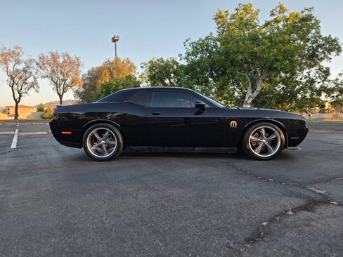 Used 2014 Dodge Challenger R/T w/ Blacktop Package RWD image 3
