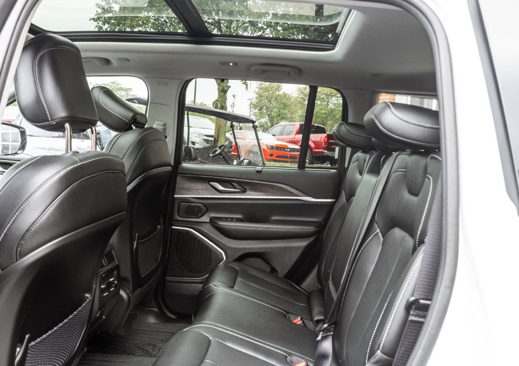 Used 2022 Jeep Grand Cherokee Limited 4xe w/ Luxury Tech Group II AWD/4WD image 25