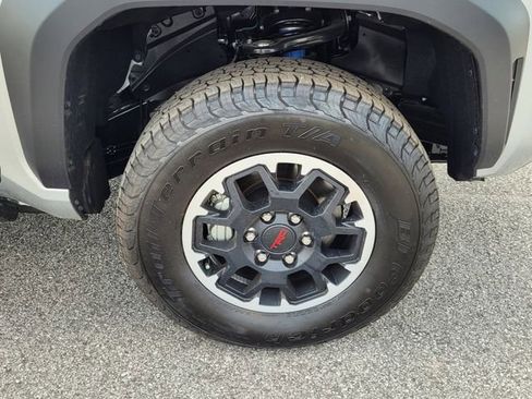Used 2024 Toyota Tacoma TRD Off-Road image 9