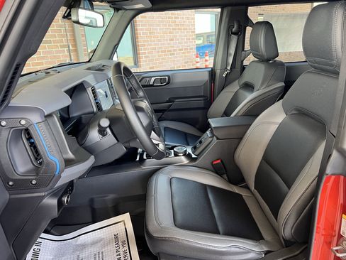 Used 2024 Ford Bronco Black Diamond image 13