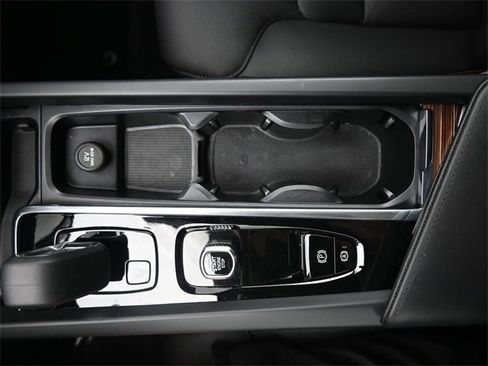 Used 2023 Volvo XC60 B5 Plus w/ Climate Package image 11