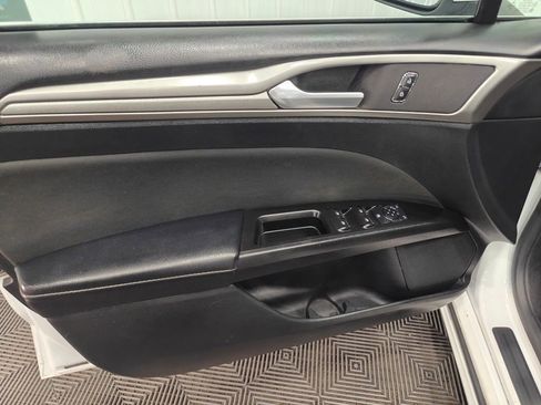 Used 2017 Ford Fusion SE w/ Fusion SE Technology Package FWD image 42