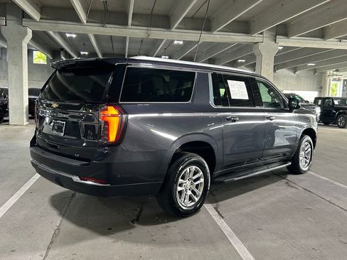 Used 2025 Chevrolet Suburban LT image 5