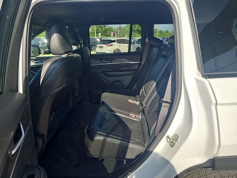 Used 2024 Jeep Grand Cherokee Limited AWD/4WD image 27