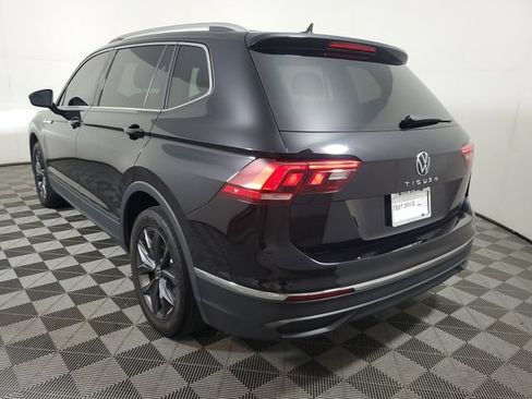 Used 2023 Volkswagen Tiguan SE w/ Panoramic Sunroof Package FWD image 4