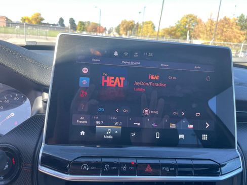 Used 2025 Jeep Compass Trailhawk image 21