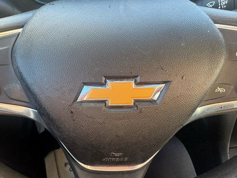 Used 2018 Chevrolet Equinox LS FWD image 20