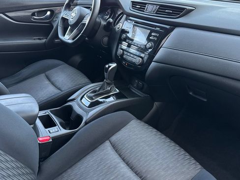 Used 2017 Nissan Rogue SV FWD image 16