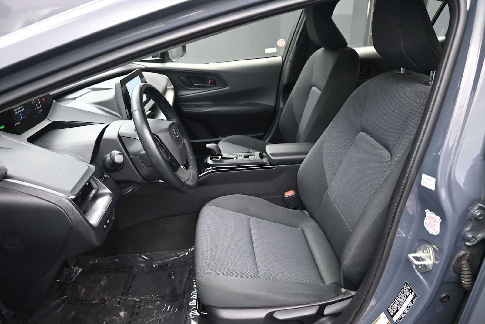 Used 2025 Toyota Prius LE FWD image 19