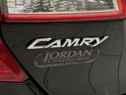 Used 2012 Toyota Camry XLE w/ Leather Pkg image 34