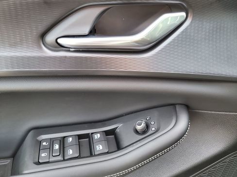 New 2025 Jeep Grand Cherokee Laredo w/ Luxury Tech Group I image 17