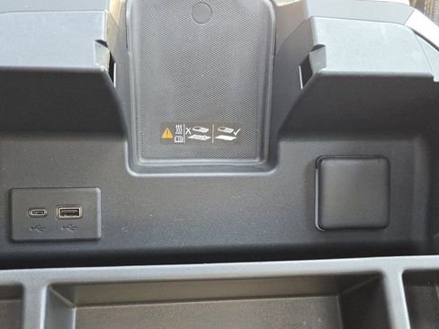 Used 2024 Chevrolet Silverado 3500 High Country w/ High Country Premium Package AWD/4WD image 9