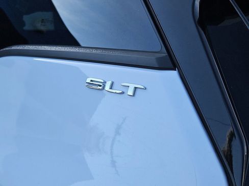 Used 2024 GMC Terrain SLT image 33