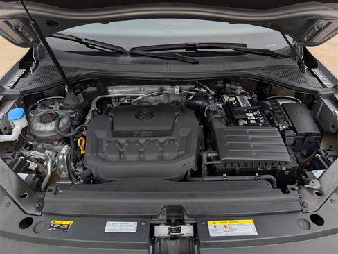 Used 2022 Volkswagen Tiguan SE R-Line image 10