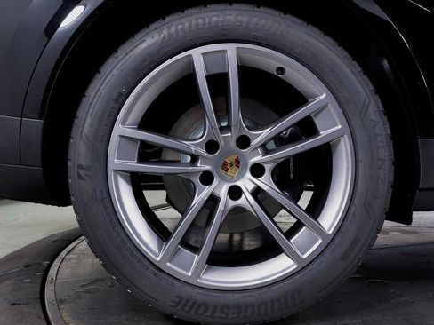 Used 2025 Porsche Cayenne image 19