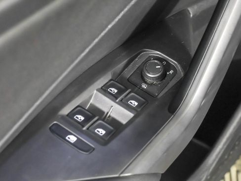 Used 2019 Volkswagen Jetta SEL w/ Cold Weather Package FWD image 35