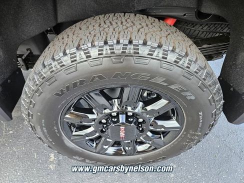 New 2026 GMC Sierra 2500 AT4 w/ AT4 Premium Plus Package AWD/4WD image 11
