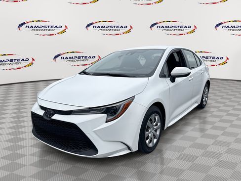 Used 2021 Toyota Corolla LE FWD image 1