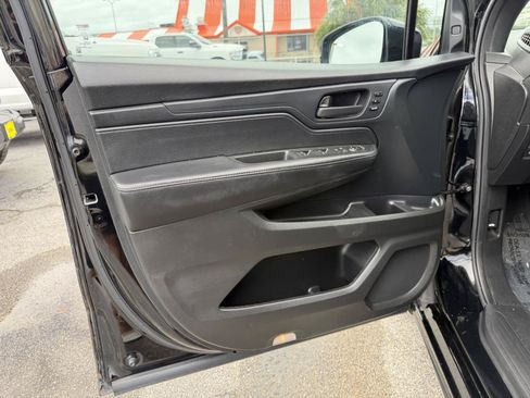 Used 2023 Honda Odyssey Sport image 11