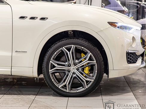 Used 2021 Maserati Levante S GranLusso image 11