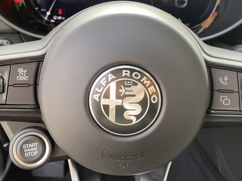 New 2025 Alfa Romeo Giulia Base image 25