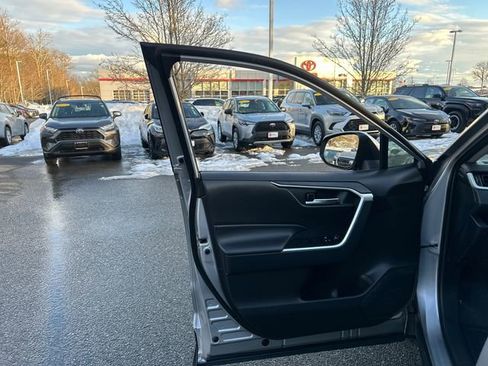 Certified 2021 Toyota RAV4 XLE image 25