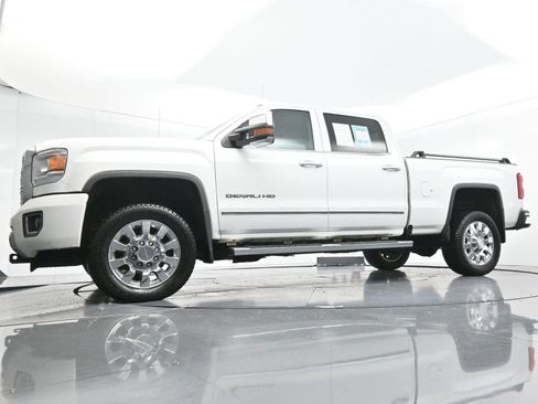 Used 2019 GMC Sierra 2500 Denali w/ Duramax Plus Package AWD/4WD image 46