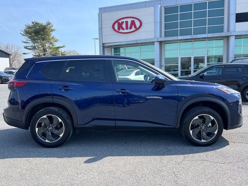 Used 2025 Nissan Rogue SV image 8