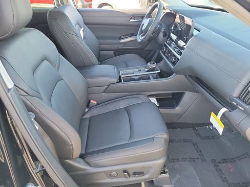 New 2025 Nissan Pathfinder SL image 11