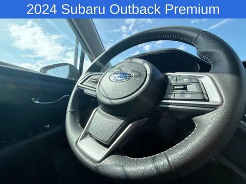 Used 2024 Subaru Outback Premium AWD/4WD image 17