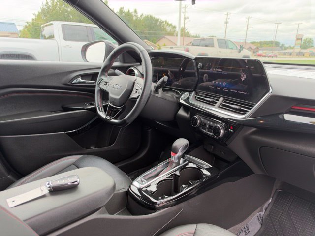 Used 2025 Chevrolet Trax RS w/ Driver Confidence Package FWD image 9