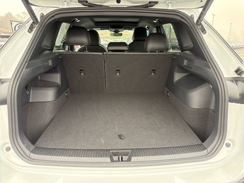 Used 2025 Volkswagen Tiguan SE R-Line AWD/4WD image 25